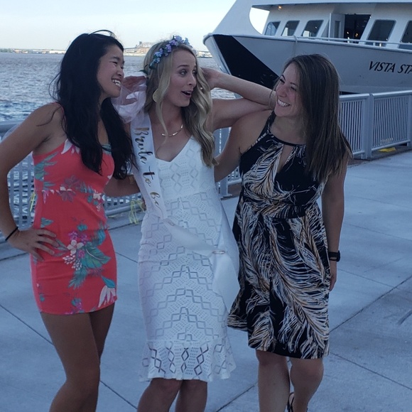 Meet your Posher, Courtney - Picture 2 of 3